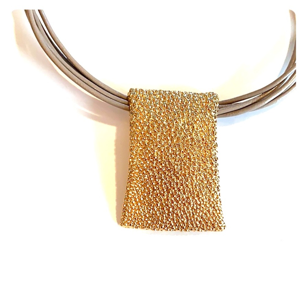 NWT - Island brand gold pendant/tan leather choker